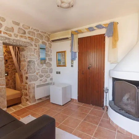 Katafigi * Pírgos Dhiroú